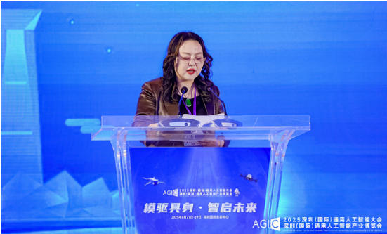 我会名誉会长单位——美丽魔方系列机器人闪亮2025深圳AGI